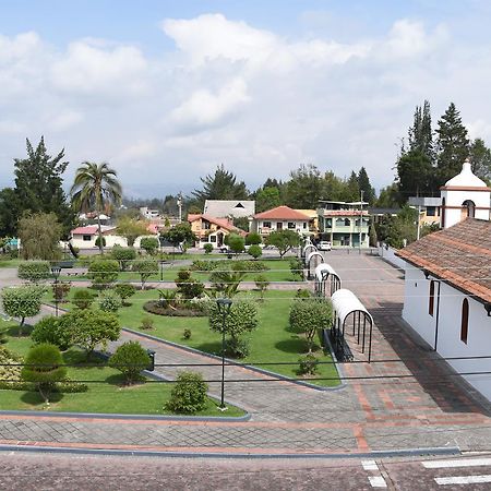 Hostal El Parque Tababela Zewnętrze zdjęcie