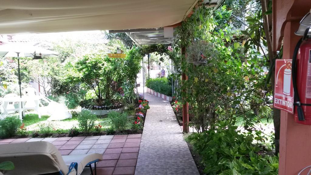 Hostal El Parque Tababela Zewnętrze zdjęcie