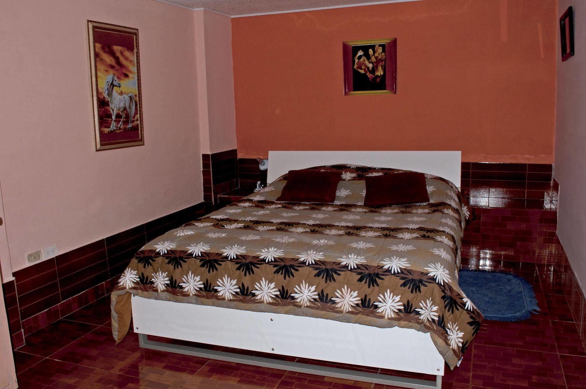 Hostal El Parque Tababela Zewnętrze zdjęcie
